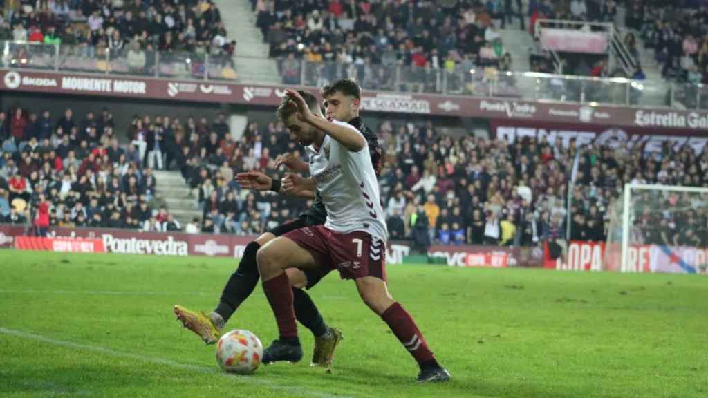 Partido entre el Pontevedra CF y el RCD Mallorca en Pasarón.