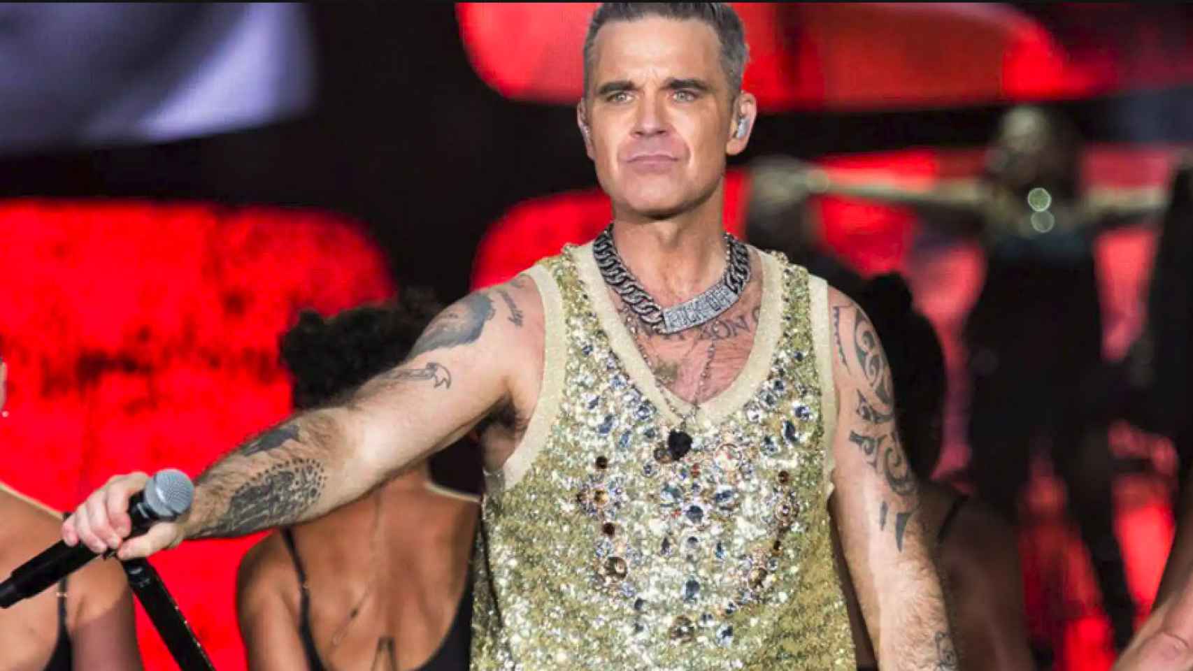 Robbie Williams durante un concierto
