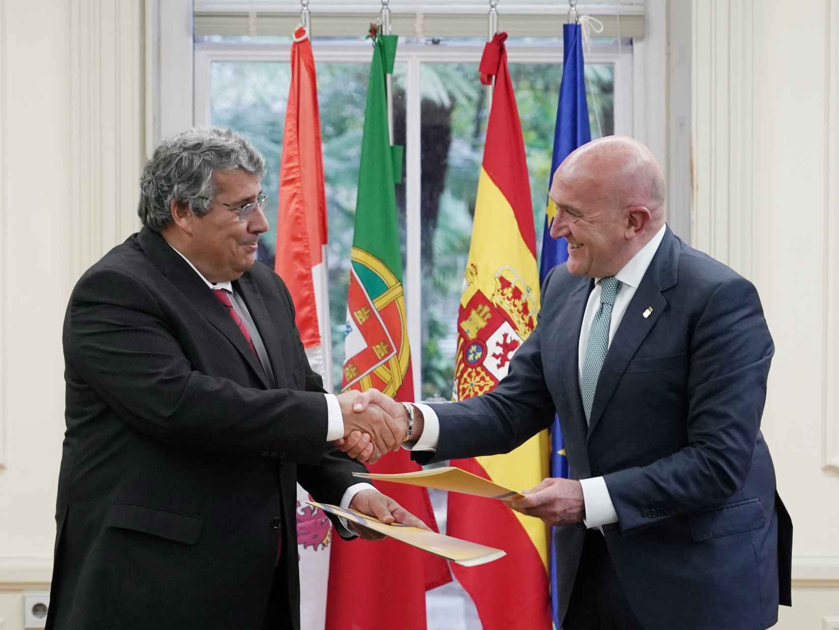 El consejero de la Presidencia, Jesús Julio Carnero, durante una visita a la Región Norte de Portugal en octubre de 2022.