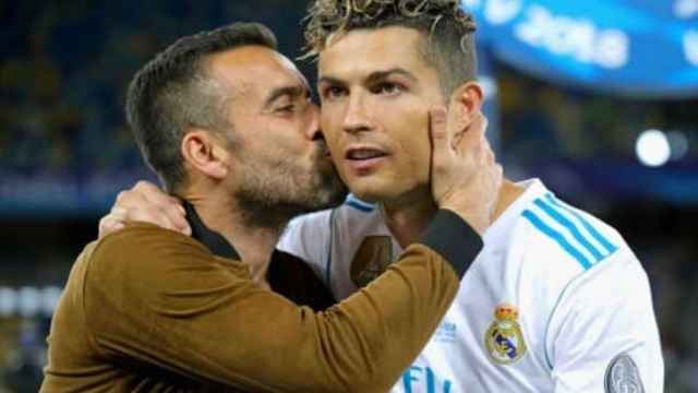 Ricardo Regufe junto a Cristiano Ronaldo tras ganar La Decimotercera con el Real Madrid