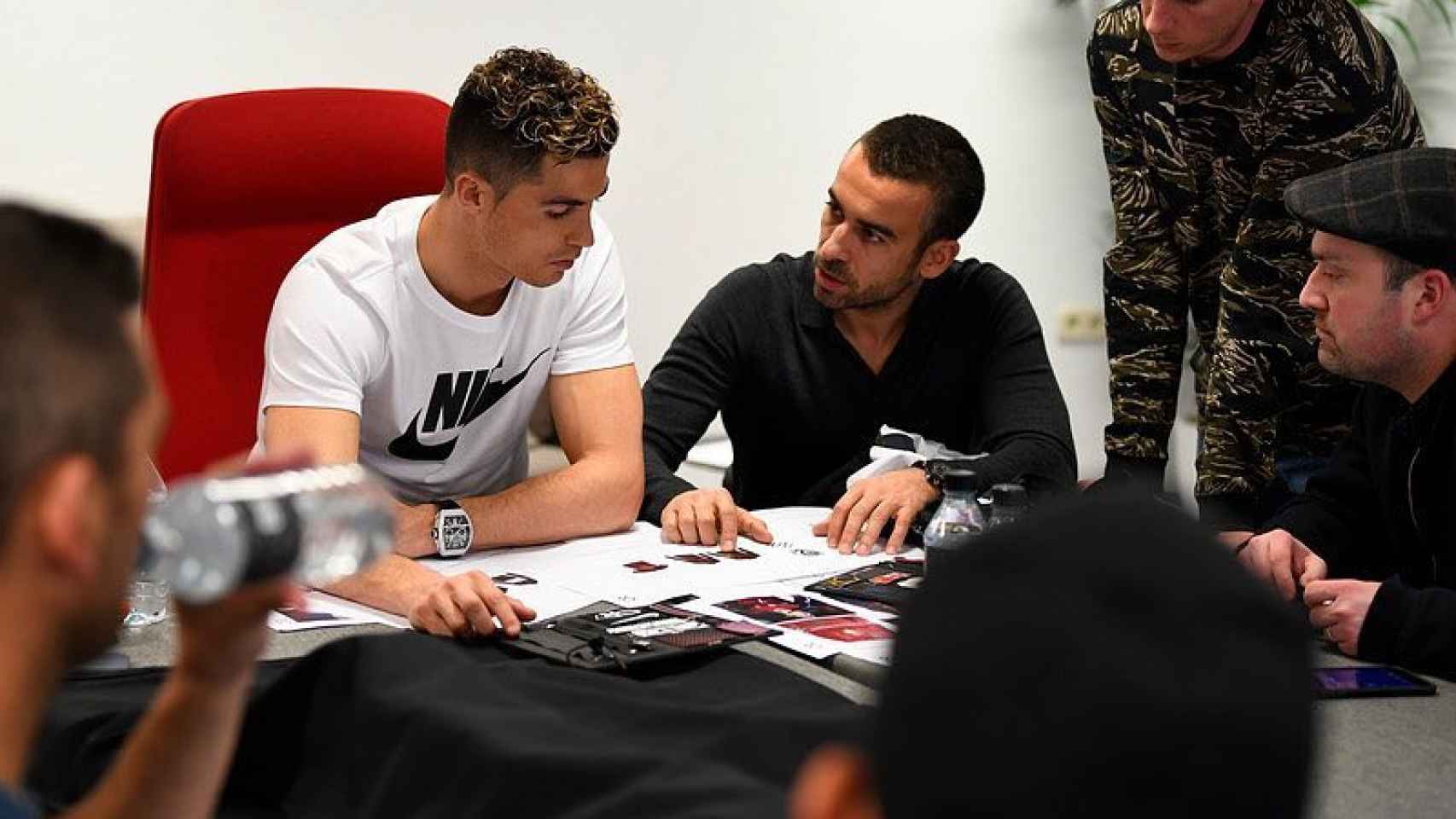 Cristiano Ronaldo y Ricardo Regufe durante una reunión