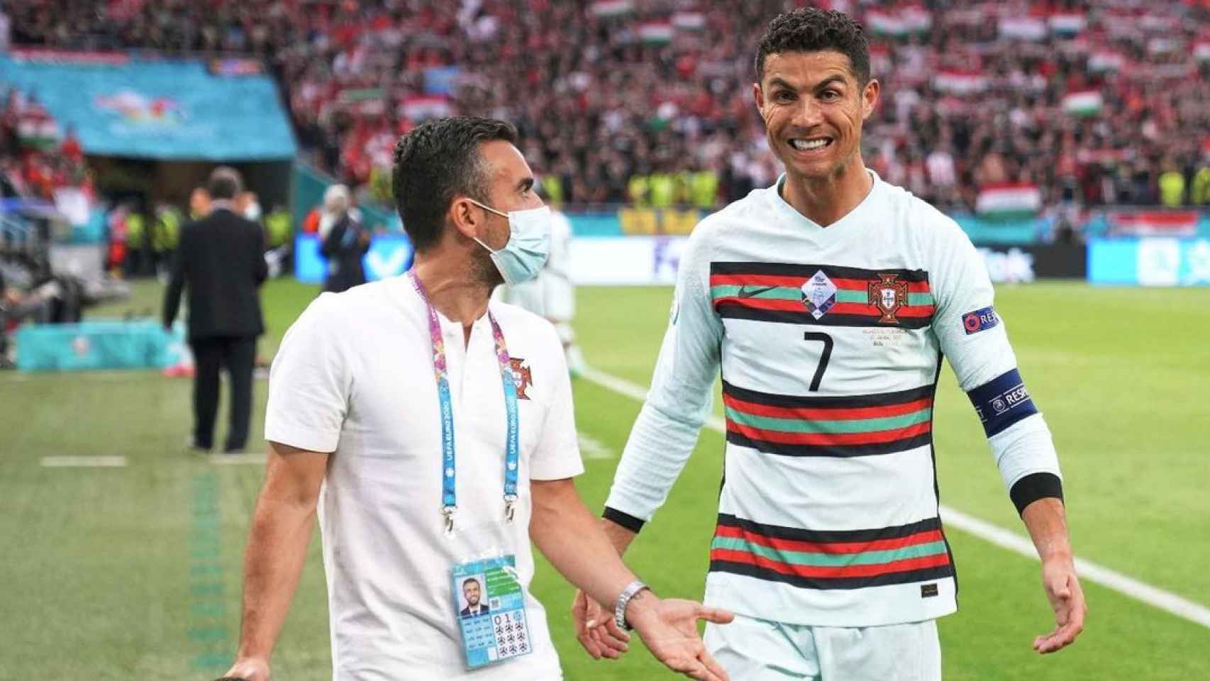 Ricardo Regufe y Cristiano Ronaldo tras un partido de Portugal