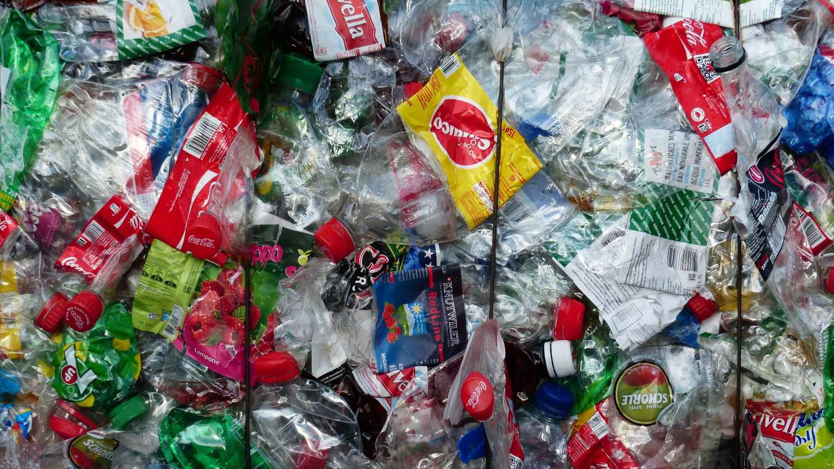 La Administración central calcula que el nuevo impuesto al plástico le reportará unos ingresos cercanos a los 700 millones de euros.