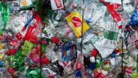 La Administración central calcula que el nuevo impuesto al plástico le reportará unos ingresos cercanos a los 700 millones de euros.