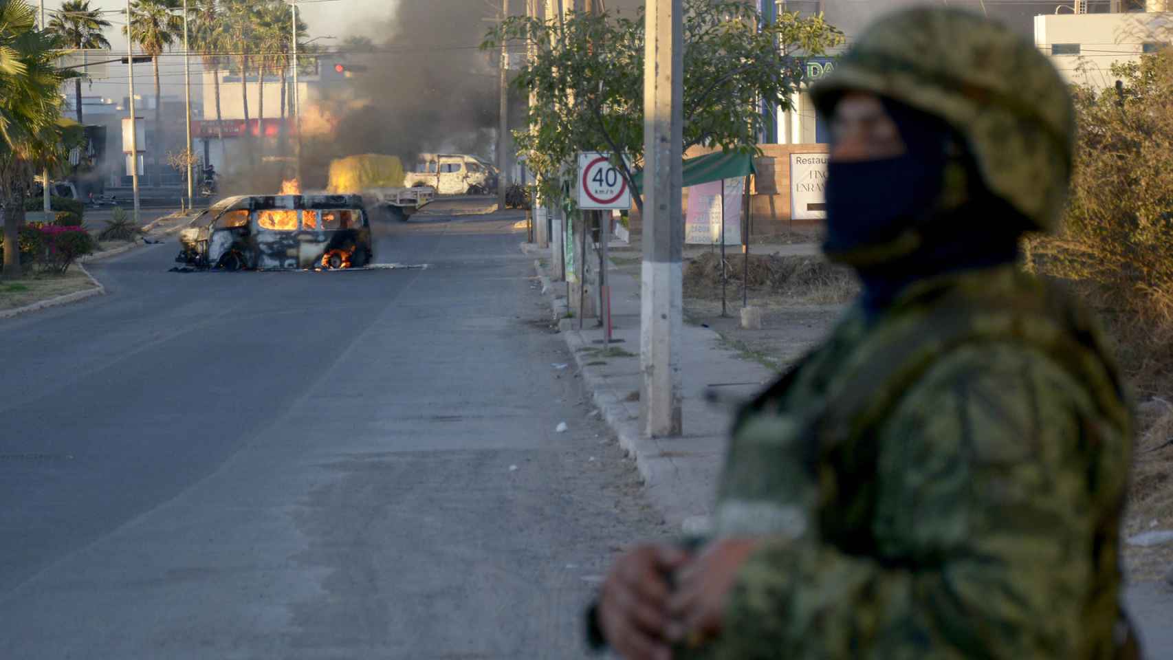 Autoridades de Sinaloa patrullan en Culiacán, en octubre de 2019.