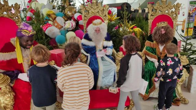 Visita de los Reyes Magos a Mundo Juego.