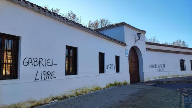 Pintadas reivindicativas en el Recinto Ferial de Albacete.