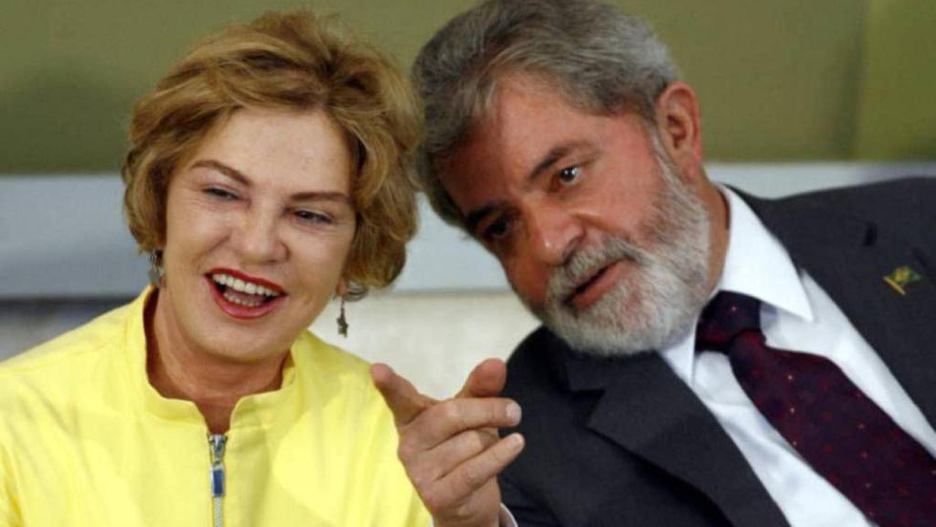 El expresidente de Brasil Lula da Silva con su esposa, Marisa Letícia, en 2007.