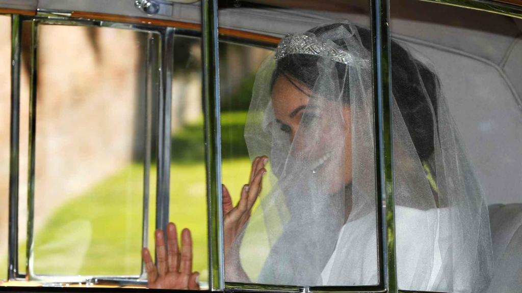 Meghan Markle el día de su boda con la tiara elegida por ellos y la reina Isabel II.