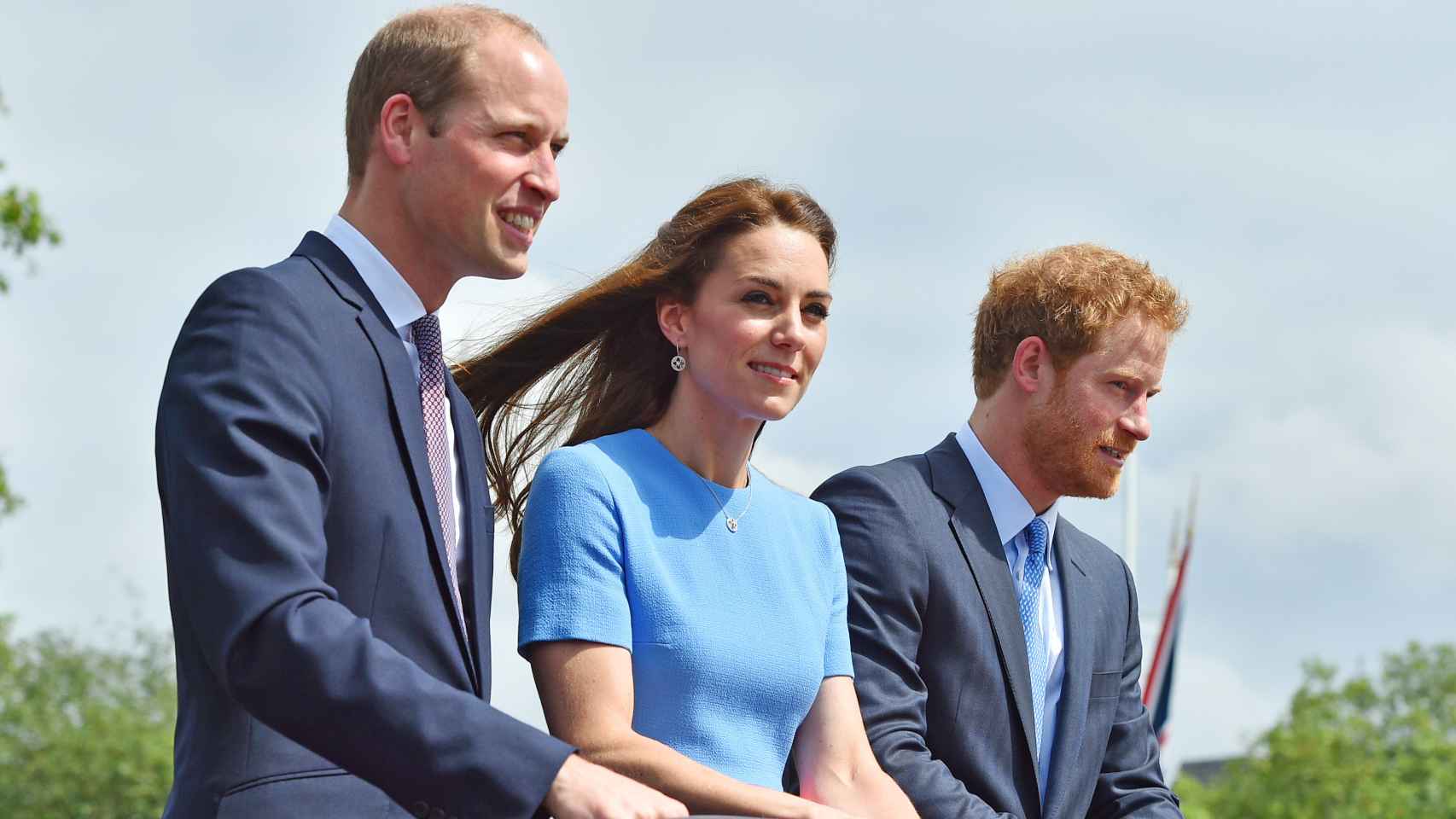 El príncipe Harry junto a Kate Middleton y Guillermo, en una imagen de archivo.