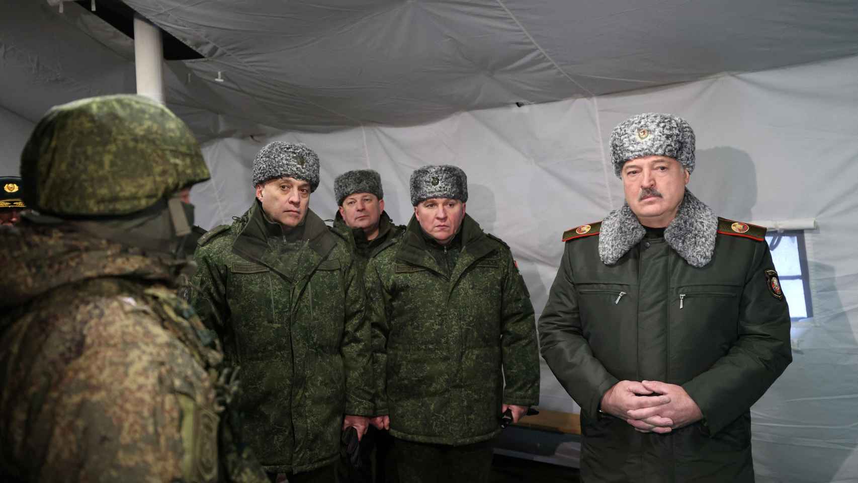 Alexander Lukashenko, visita el campo de entrenamiento de Obuz-Lesnovsky, donde las tropas rusas están estacionadas en la región de Brest, Bielorrusia.