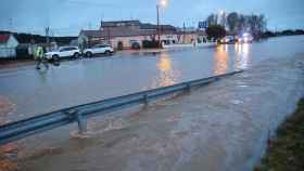 Una carretera de la provincia de Salamanca inundada