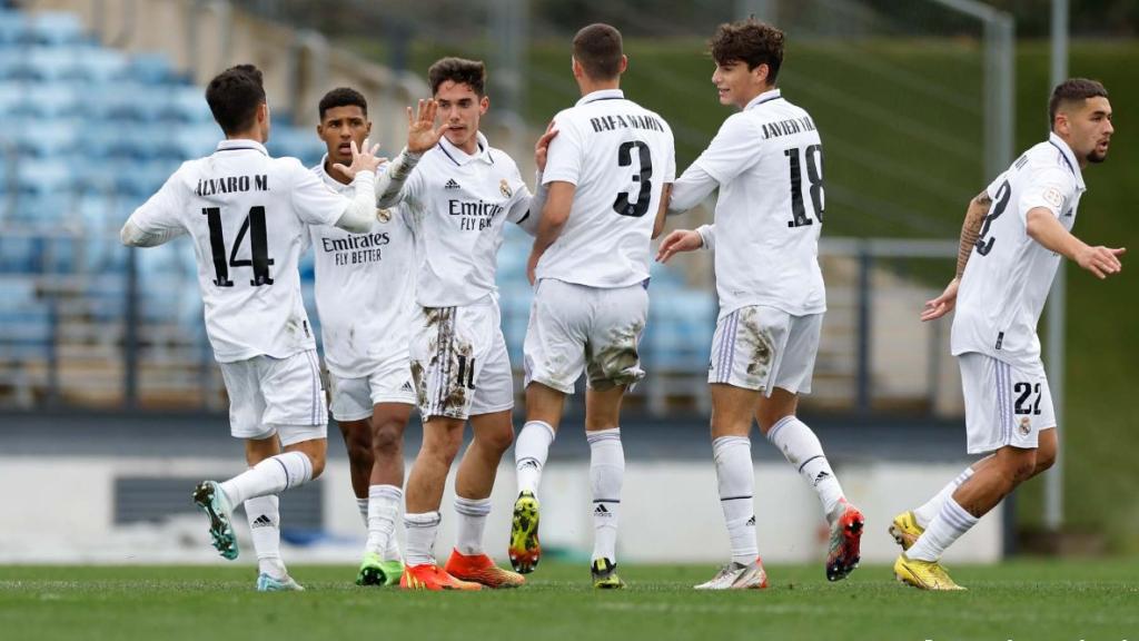 Los jugadores del Real Madrid Castilla, celebrando un gol de Sergio Arribas en la temporada 2022/2023