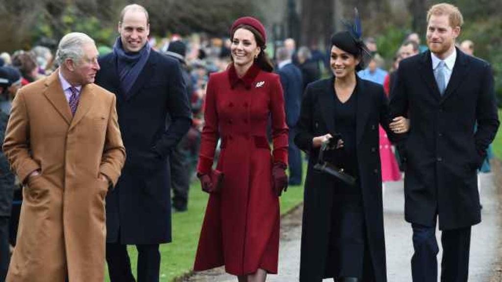 El príncipe Harry junto a su mujer, su padre, su hermano y su cuñada, en una imagen de archivo.