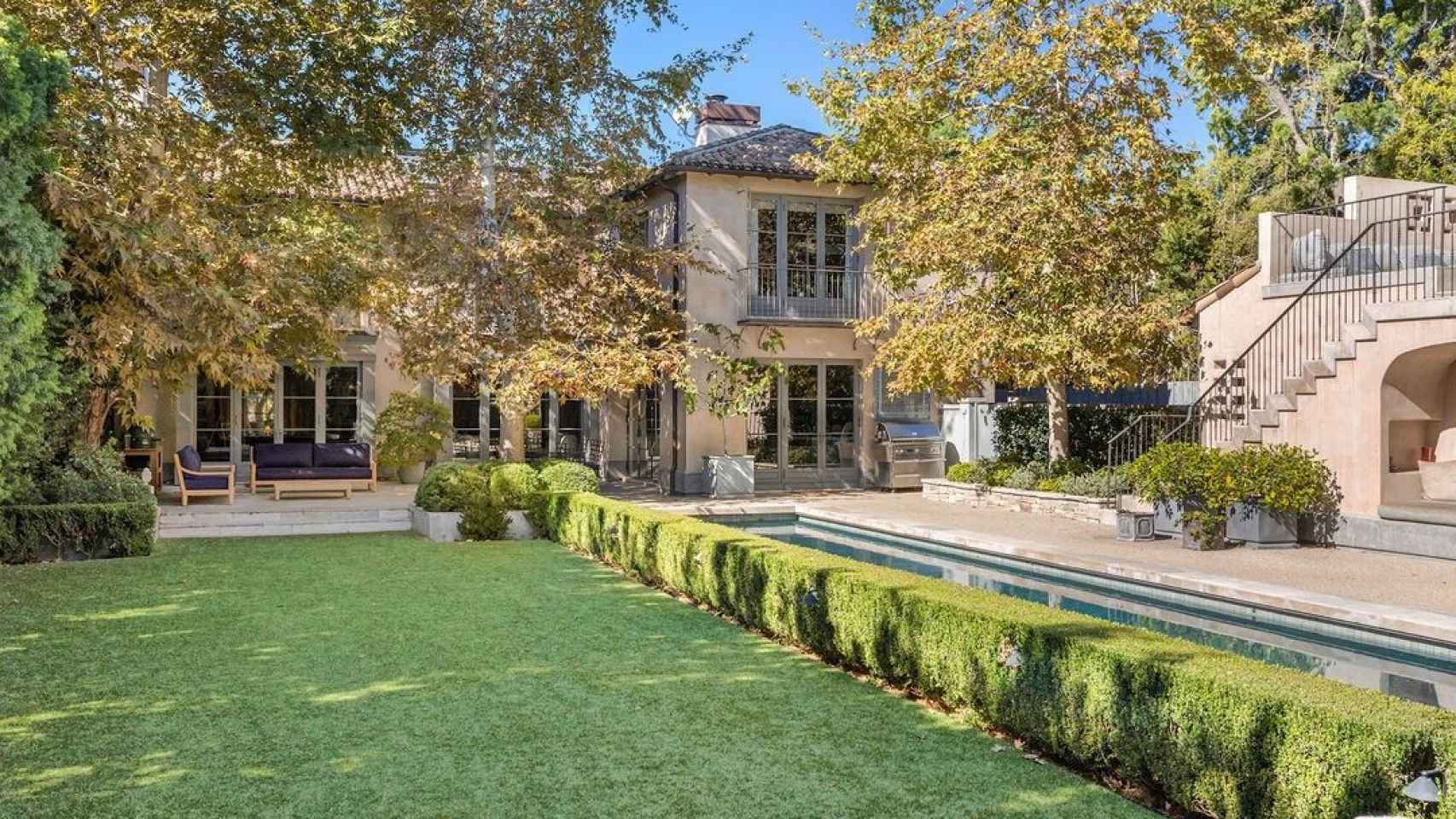 Alexandra Daddario, de 'The White Lotus', vende mansão por R$ 42 milhões;  veja fotos - ISTOÉ Independente