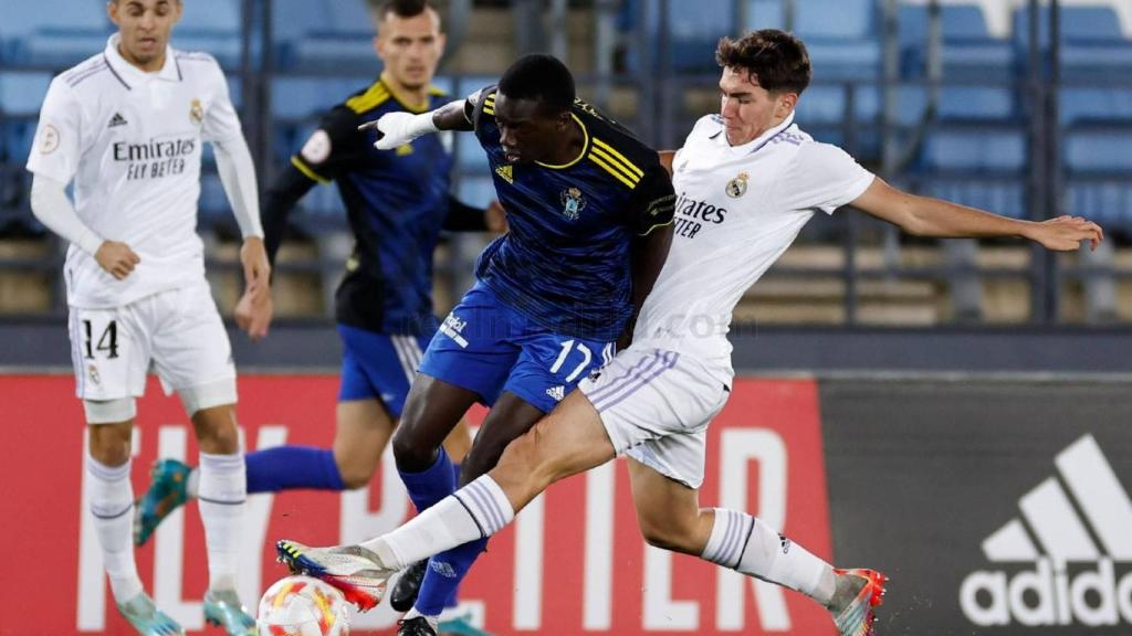 Mario Martín realiza un corte en un partido con el Castilla.