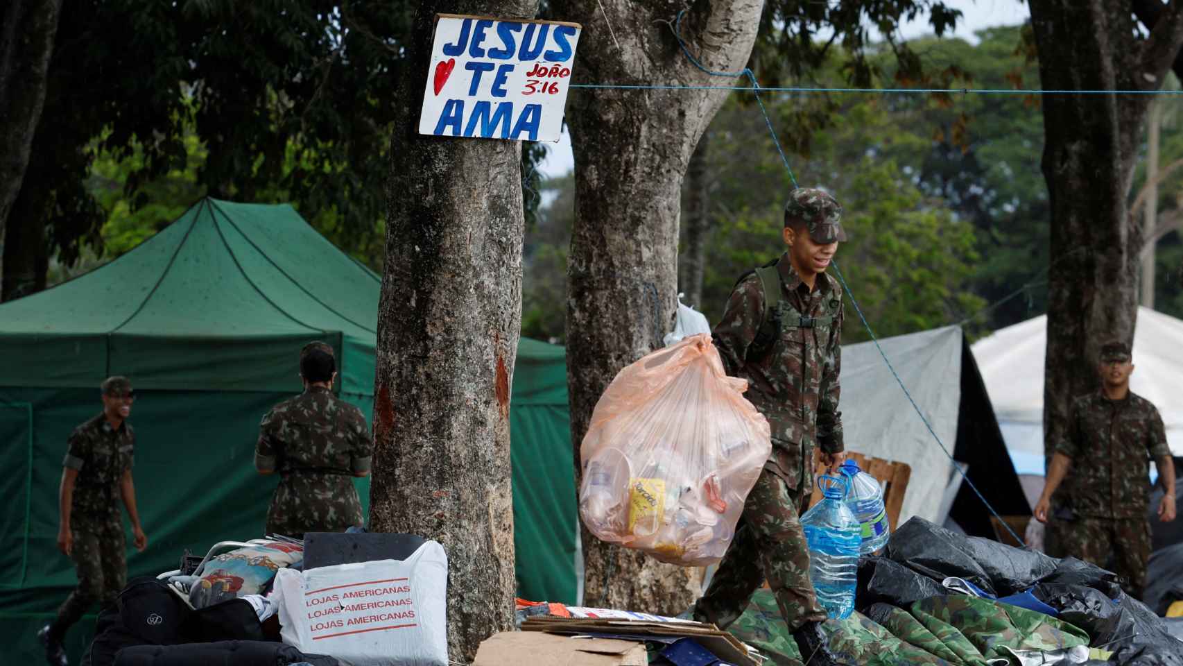 Las fuerzas brasileñas desmantelan los campamentos bolsonaristas.