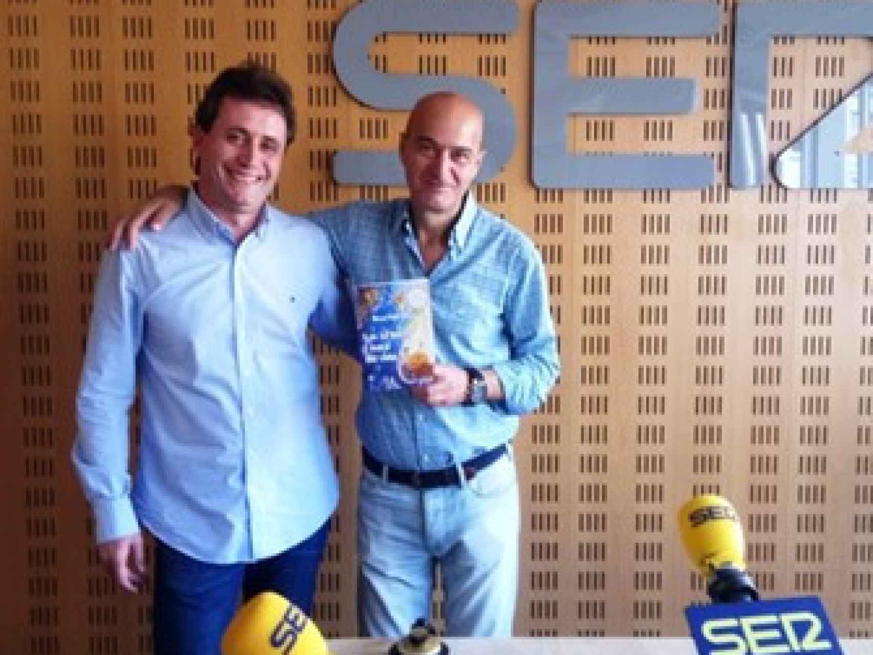 En Radio Valladolid presentando sus “52 luces”