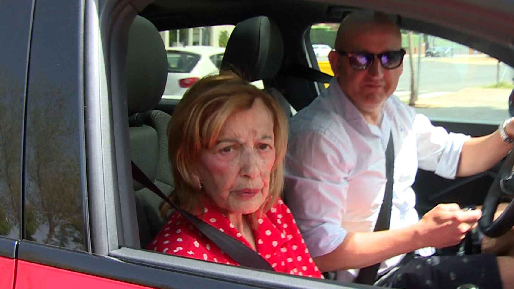 María Teresa Campos, en su última imagen pública junto a Gustavo Guillermo, su chófer y mano derecha, en el mes de agosto de 2022.