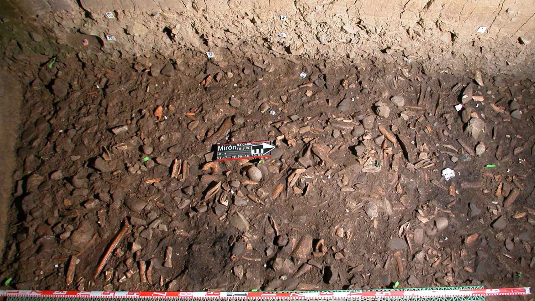 Los restos de un campamento del periodo magdaleniense en la cueva de El Mirón.