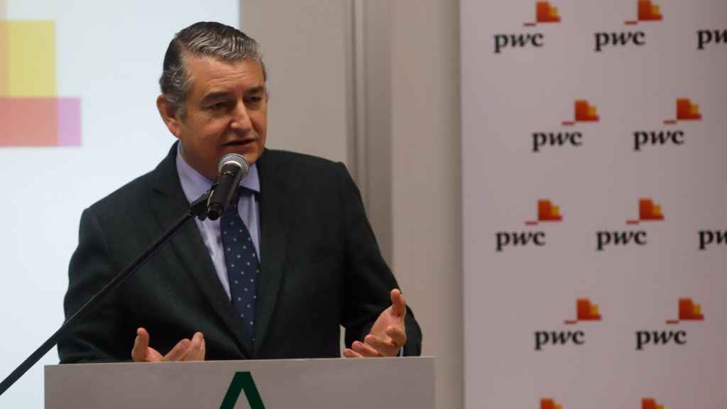 El consejero de la Presidencia de la Junta de Andalucía, Antonio Sanz, en rueda de prensa.