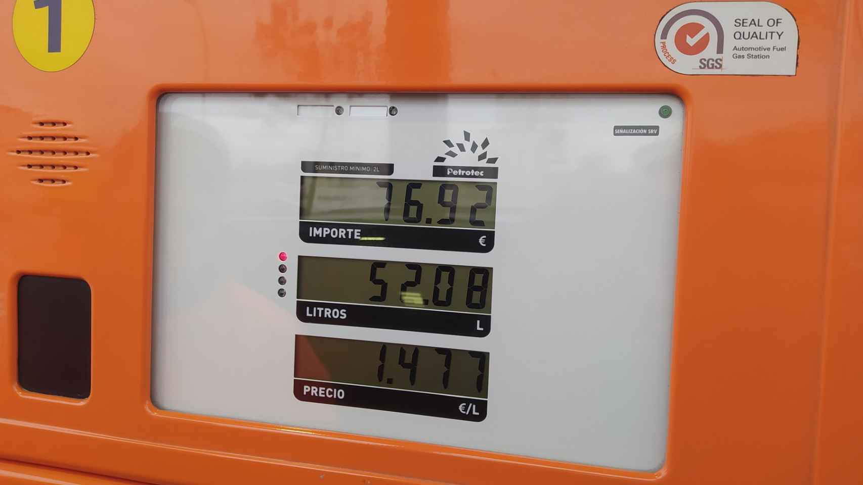 Imagen del surtidor de Plenoil con el precio de la gasolina a 1,497 €.
