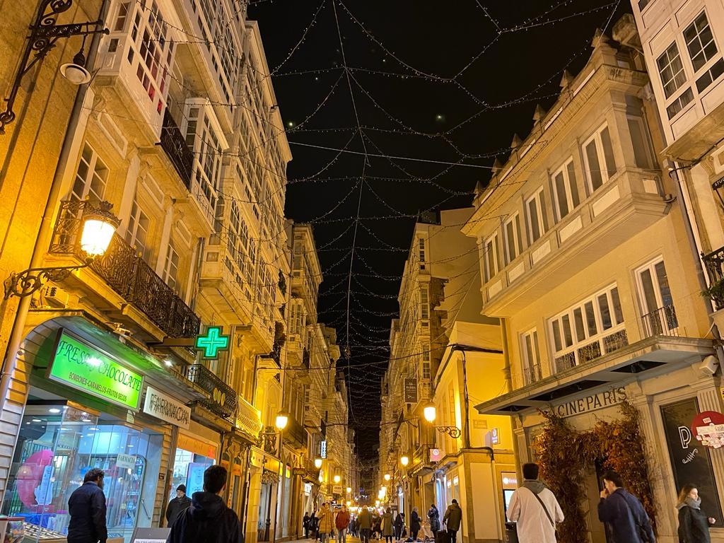 La Calle Real, el Obelisco y La Marina, sin iluminación (Quincemil).