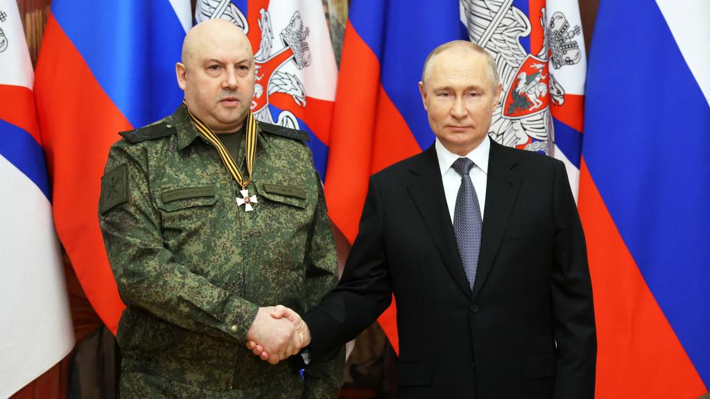 Vladimir Putin y Surovikin.