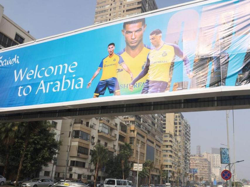 Mohamed Bin Salman da la bienvenida pública a Cristiano Ronaldo.