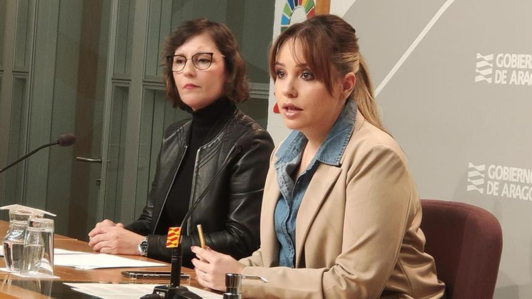 La consejera de Ciencia, Maru Diaz, acompañada de la directora gerente de Aragonesa de Servicios Telemáticos, Mayte Ortín.