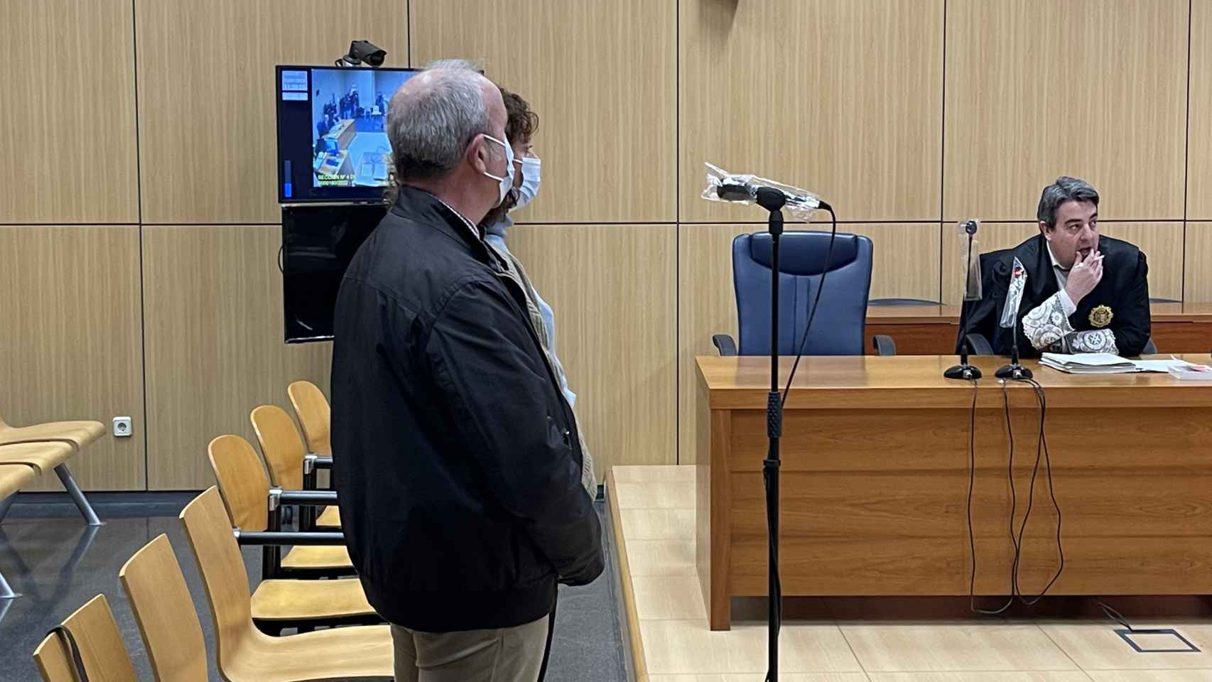 Los dos funcionarios acusados en el juicio que se ha celebrado en Valencia.