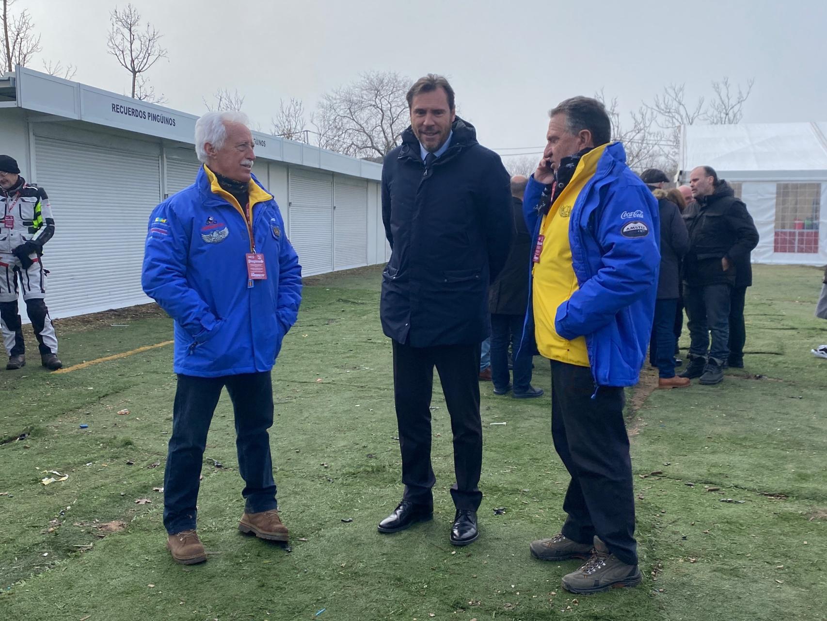 El alcalde de Valladolid, Óscar Puente, durante su visita a la campa de Pingüinos, este jueves.