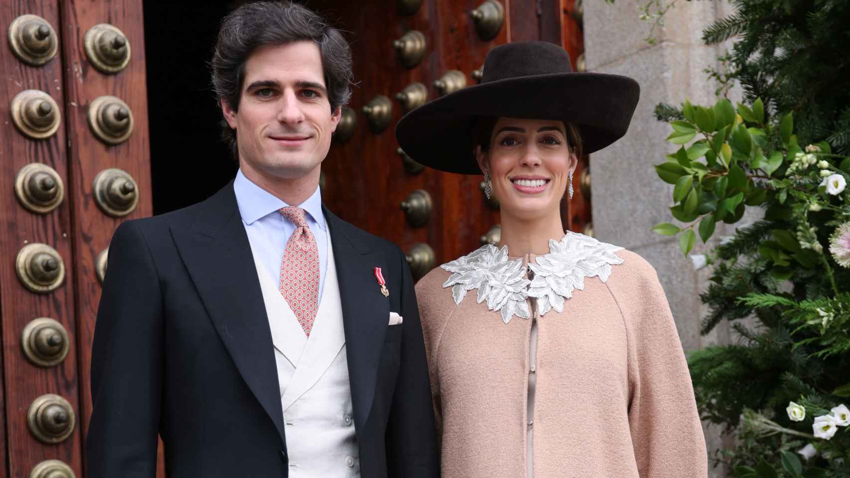 Los duques de Huéscar en la la boda de Beltrán Palazuelo.