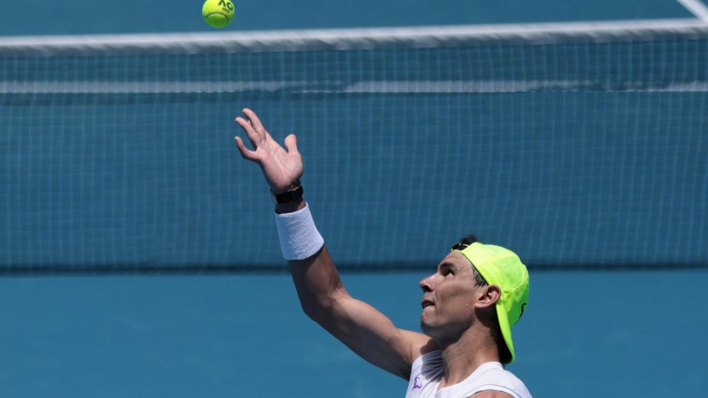 Rafa Nadal entrenando en la Rod Laver Arena de Melbourne