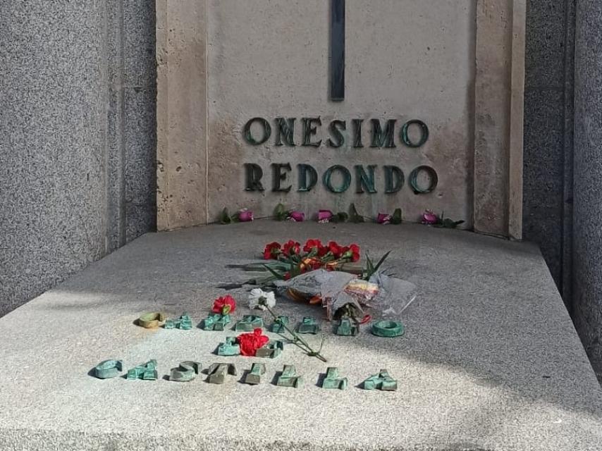 Primer plano del mausoleo de Onésimo Redondo.