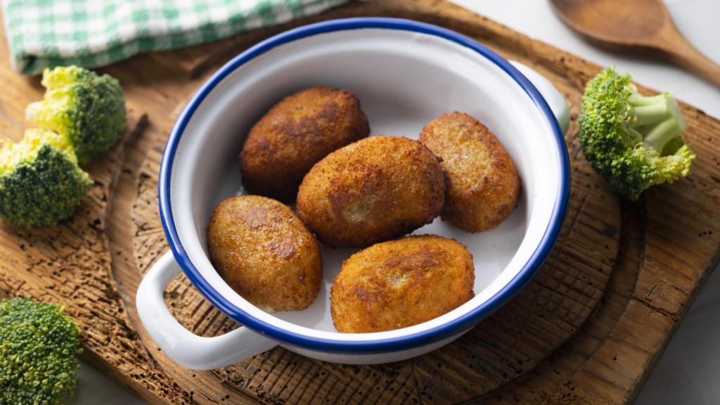 Un cuenco de croquetas.