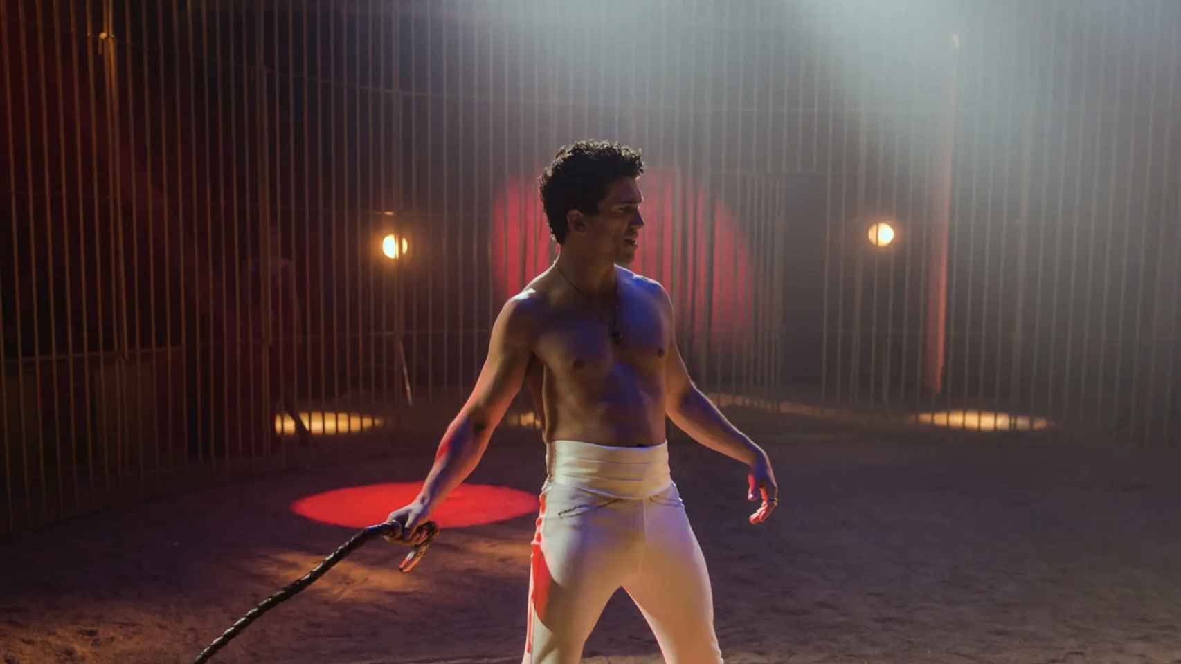 Jaime Lorente como Ángel Cristo en 'Cristo y Rey'.