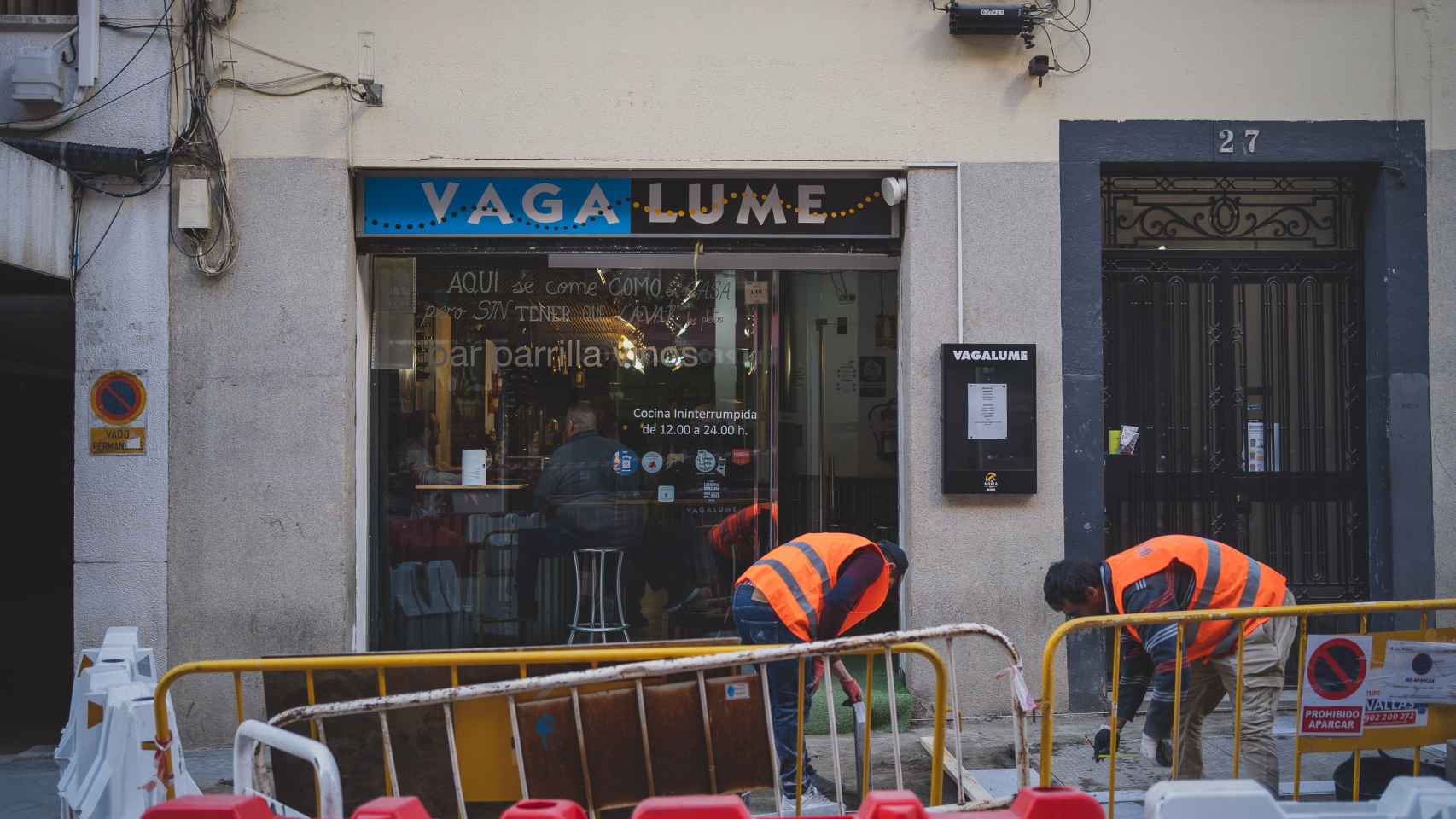 Entrada del 'Vagalume', uno de los bares que ha retirado su cartel de apoyo a Isabel Díaz Ayuso.