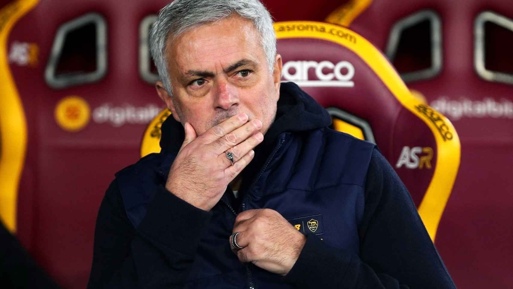 José Mourinho durante un partido de la Roma