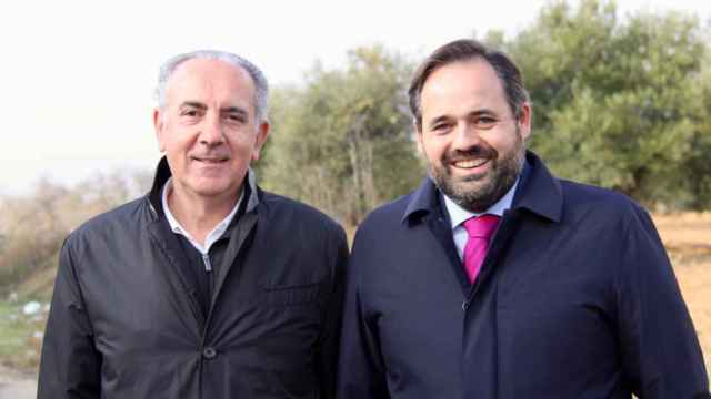 MIguel Ángel Igualada junto al presidente del PP de Castilla-La Mancha, Paco Núñez.