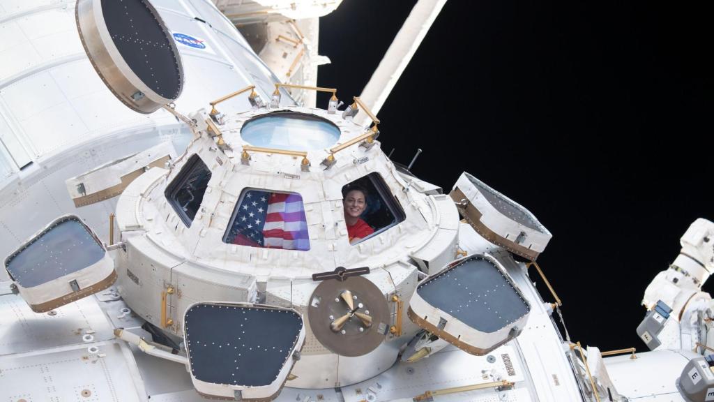 La astronauta Nicole Mann en la cúpula de la ISS