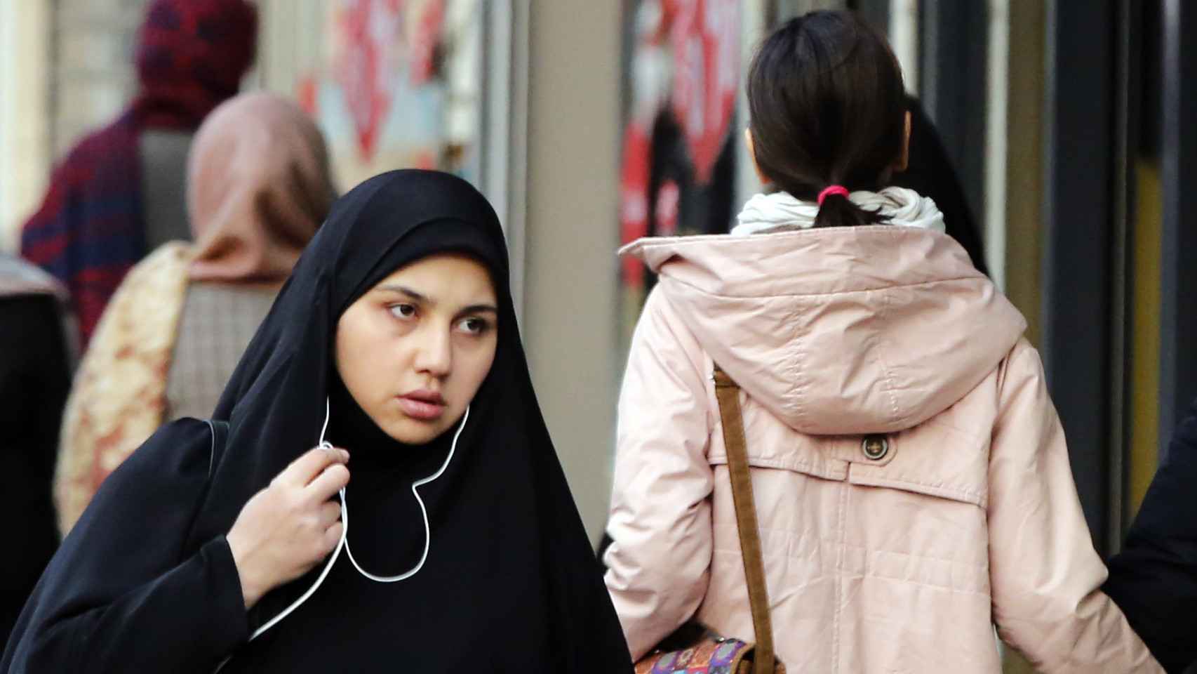 Mujeres paseando por Teherán