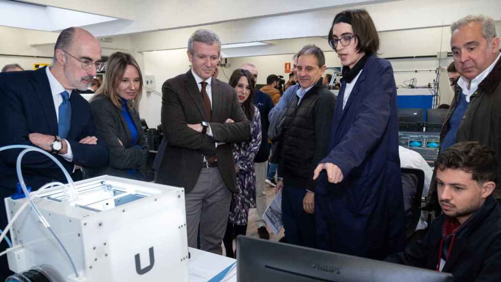 Alfonso Rueda durante su visita a la firma tecnológica Marexi Advanced Technologies.