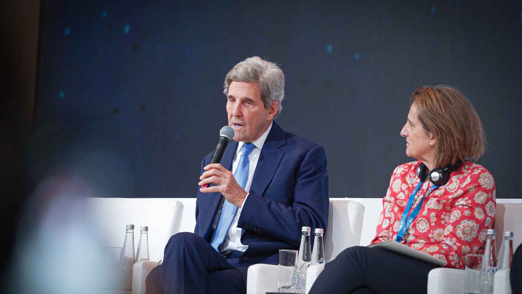 John Kerry, enviado especial del Clima de EEUU y la vicepresidenta tercera y ministra para la Transición Ecológica, Teresa Ribera.
