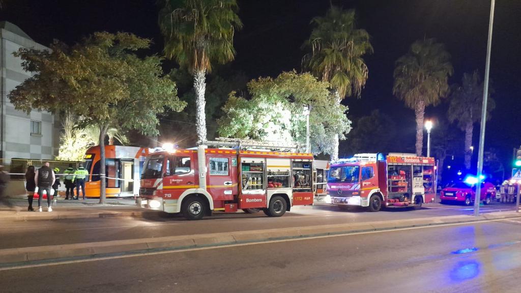 El despliegue de las fuerzas de seguridad y emergencias en la rotonda de San Vicente.