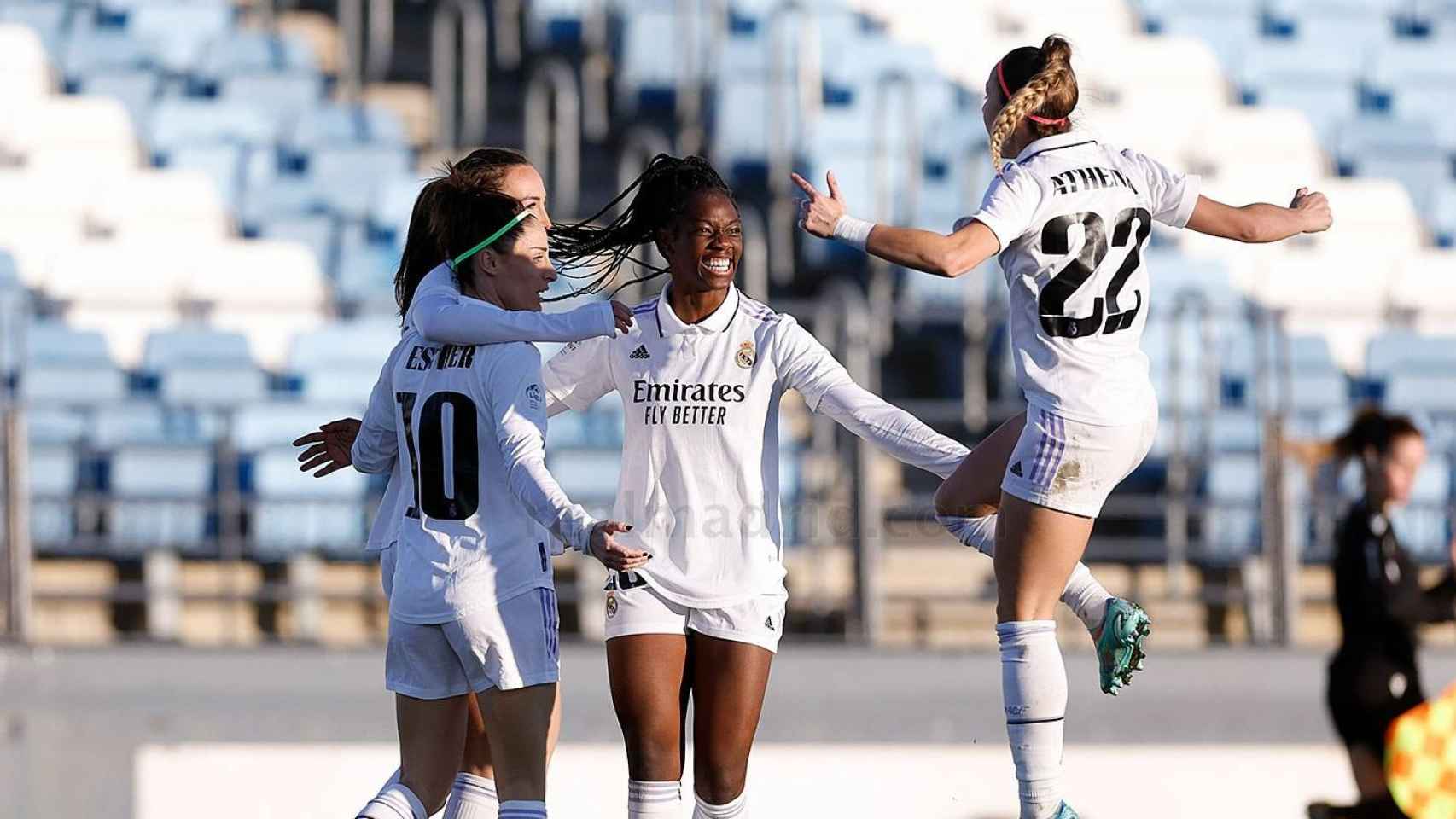 Las jugadoras del Real Madrid Femenino celebran el gol de Caroline Weir.