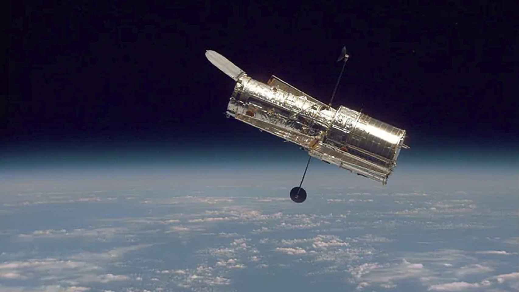 Imagen del lanzamiento del telescopio Hubble.