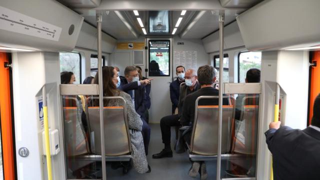 Ximo Puig y otros representantes, este lunes en la inauguración de la renovada  línea 9 del TRAM.