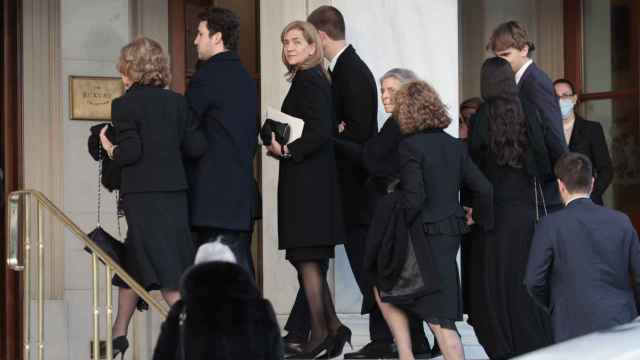 La Familia Real española en el almuerzo tras el funeral de Constantino.