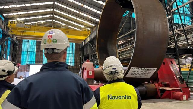 Navantia y Windar inician en Fene (A Coruña) la construcción de 14 monopiles XXL